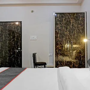 Hotel Townhouse Navneeta Grand, Kakarmatha